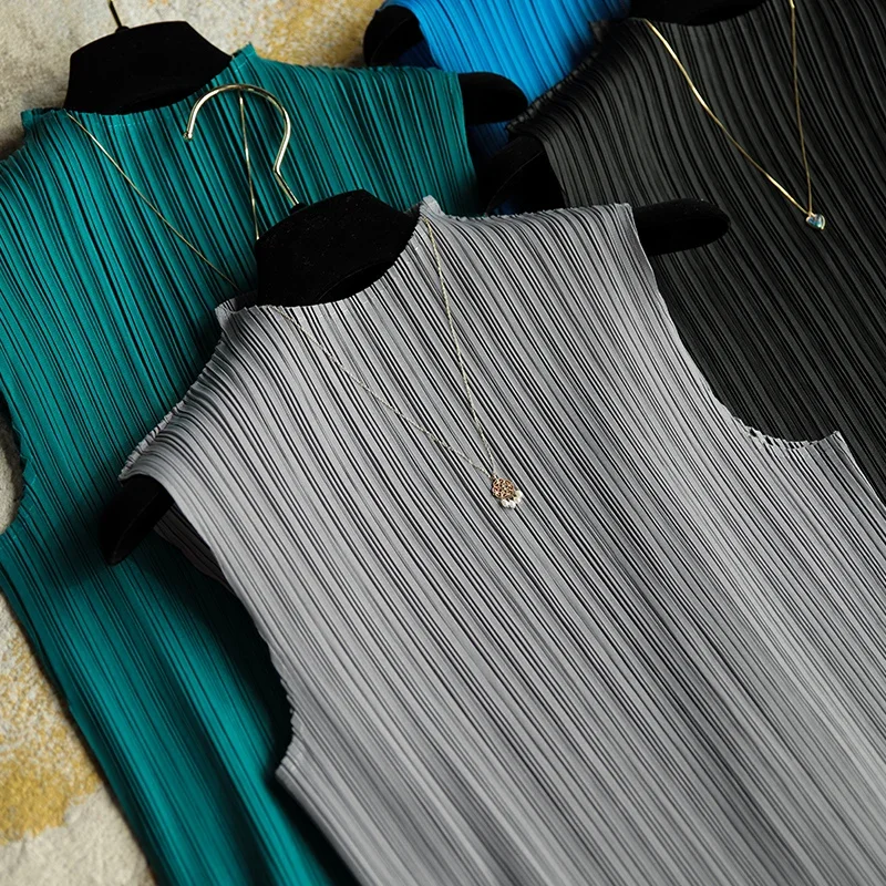 Футболка женская плиссированная без рукавов однотонная