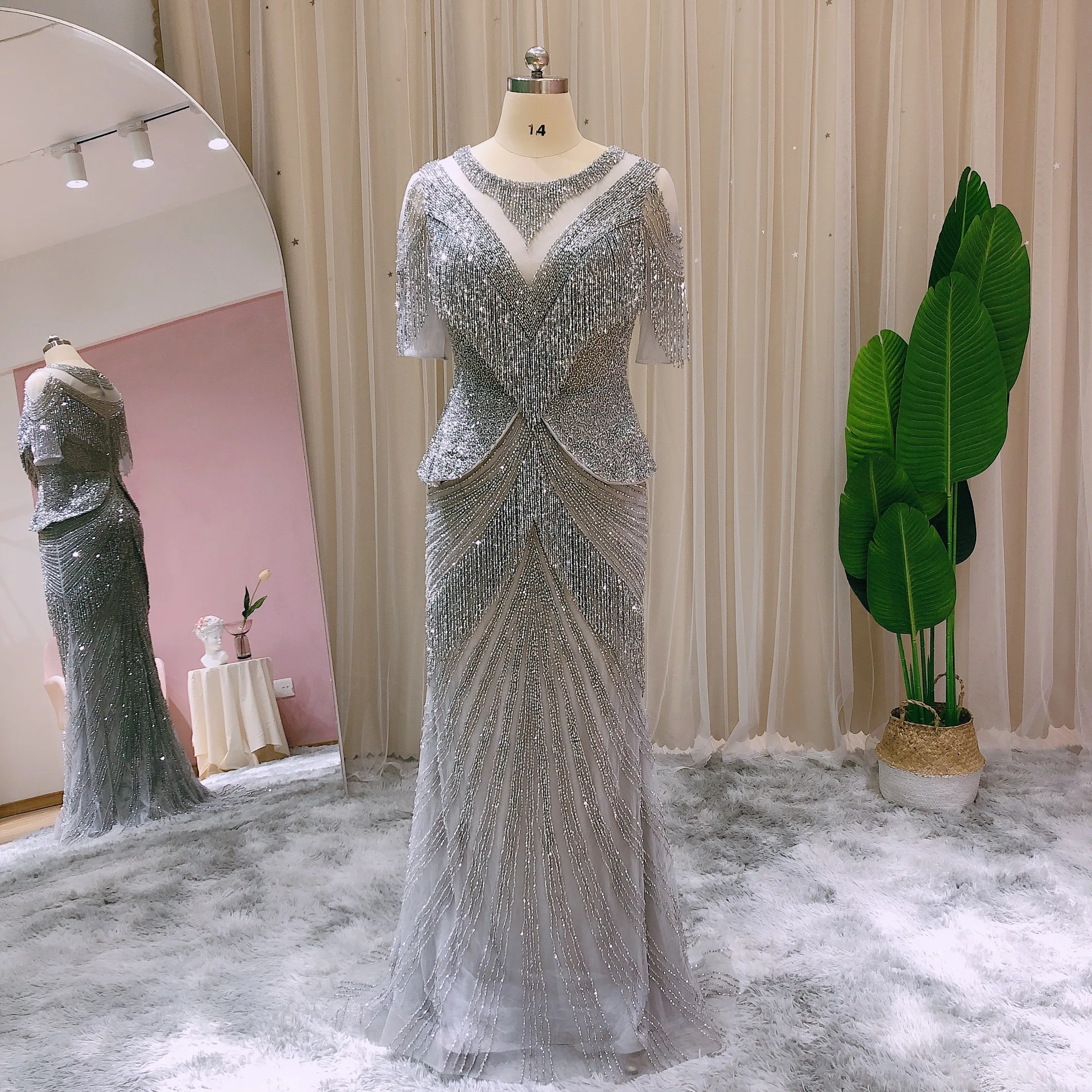 Роскошное серебристое вечернее платье с кристаллами и бахромой арабское