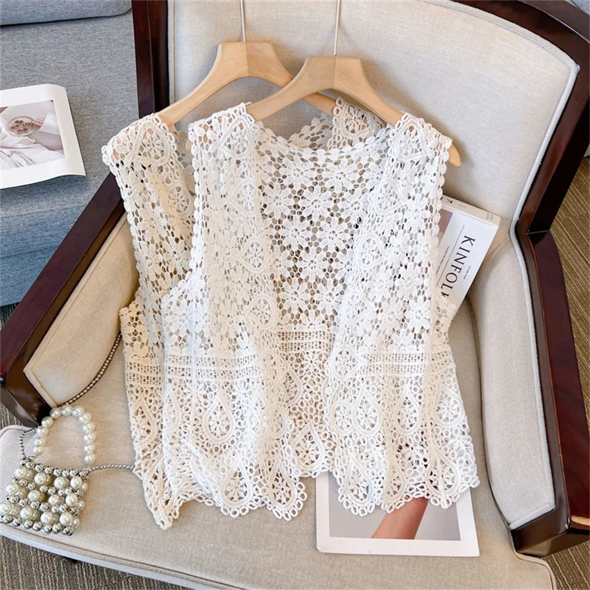 

2023 Women Knitted Vest Fashion Elegant Lady Hollow Out Vests Big Size Female Sleeveless Lace Coats Jackets Short Paragraph 2215