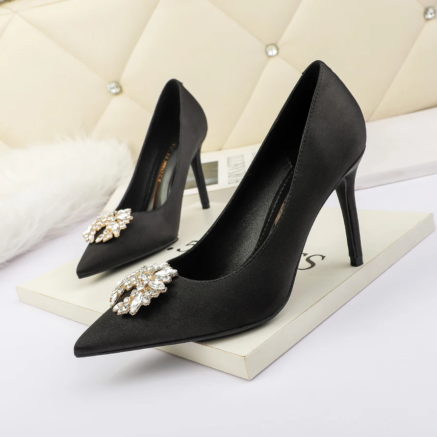 

Women 9cm High Heels Crystal Buckle Glitter Pumps Lady Wedding Red Black Heels Female Scarpins Valentine Shoes