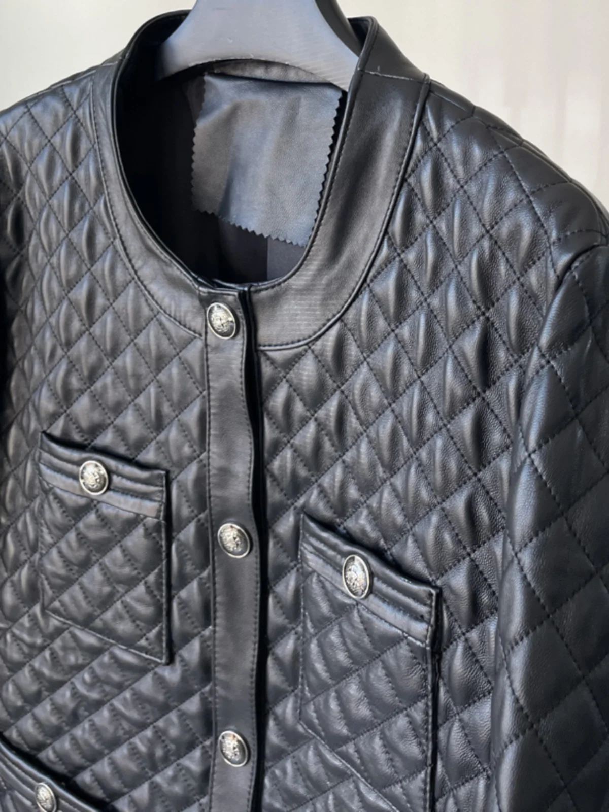 Новинка 2024 женское пальто из натуральной кожи короткая изящная однобортная