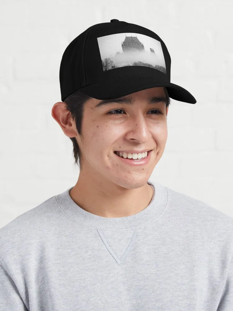 Черно-Белая Кепка унисекс A Foggy Morning Engulfs Chateau Frontenac повседневные бейсболки от