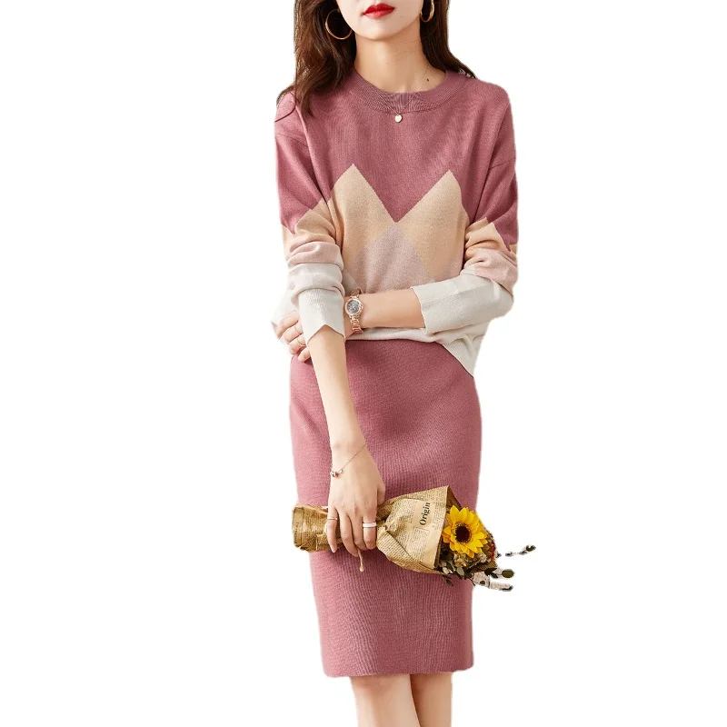 Женский трикотажный комплект из двух предметов свитер с длинным рукавом и