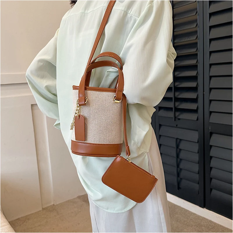 

Маленькая сумка-ведро из 2 предметов, сумка через плечо с короткой ручкой для женщин, весна 2023, трендовые винтажные дизайнерские кожаные сум...