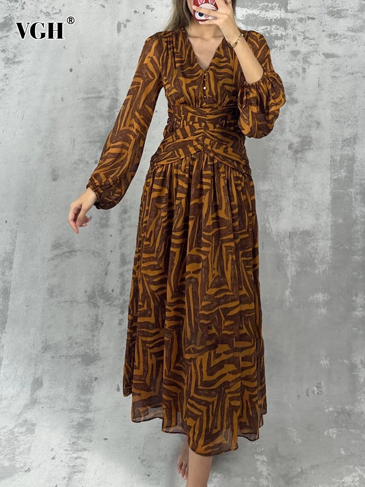 

Женское винтажное платье с рукавами-фонариками, V-образным вырезом и пуговицами