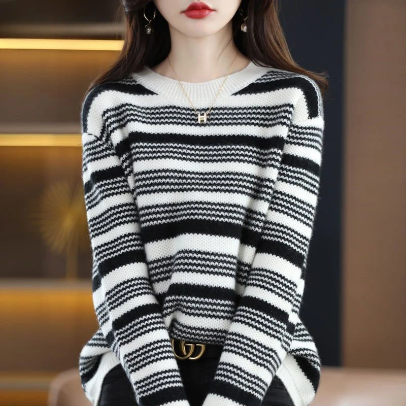 Толстая Женская одежда в полоску средней длины свободного кроя с круглым вырезом