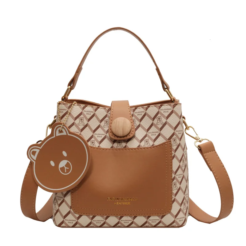 High-quality PU Women's Bag Handbag 2023 Trend Bear Pendant Luxury Designer Hand Bill of Lading Shoulder Bucket Bag Women's Tote