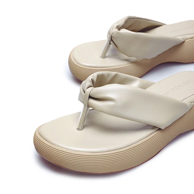 Flip-flops in the summer of 2023, new girls wear flip-flops with super fire, simple and versatile models.