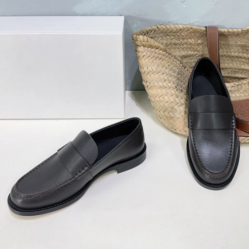 Новинка весны 2025 года замшевые однотонные лаконичные лоферы женские туфли на