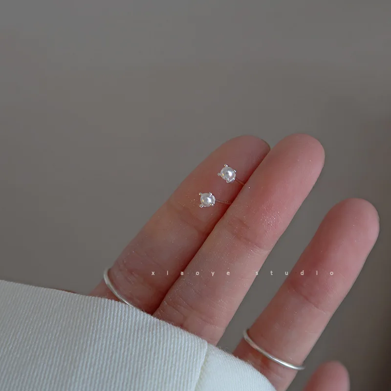 Женские серьги-гвоздики из серебра 925 пробы с маленьким жемчугом