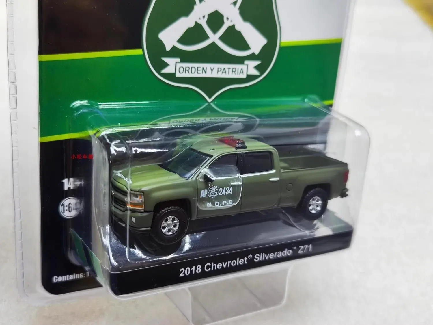 Модель автомобиля литая из металлического сплава для Chevrolet Silverado Z71 1:64 2018