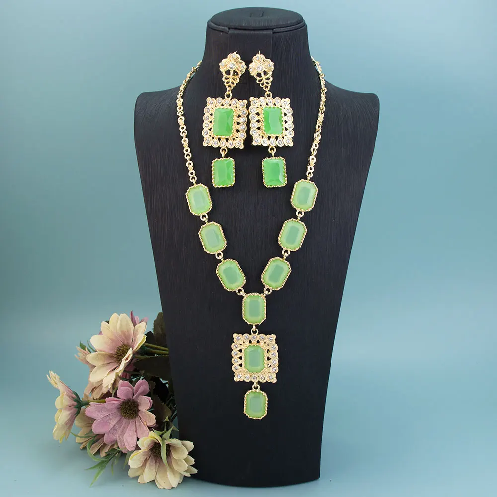 Комплект из колье и серёг с кристаллами