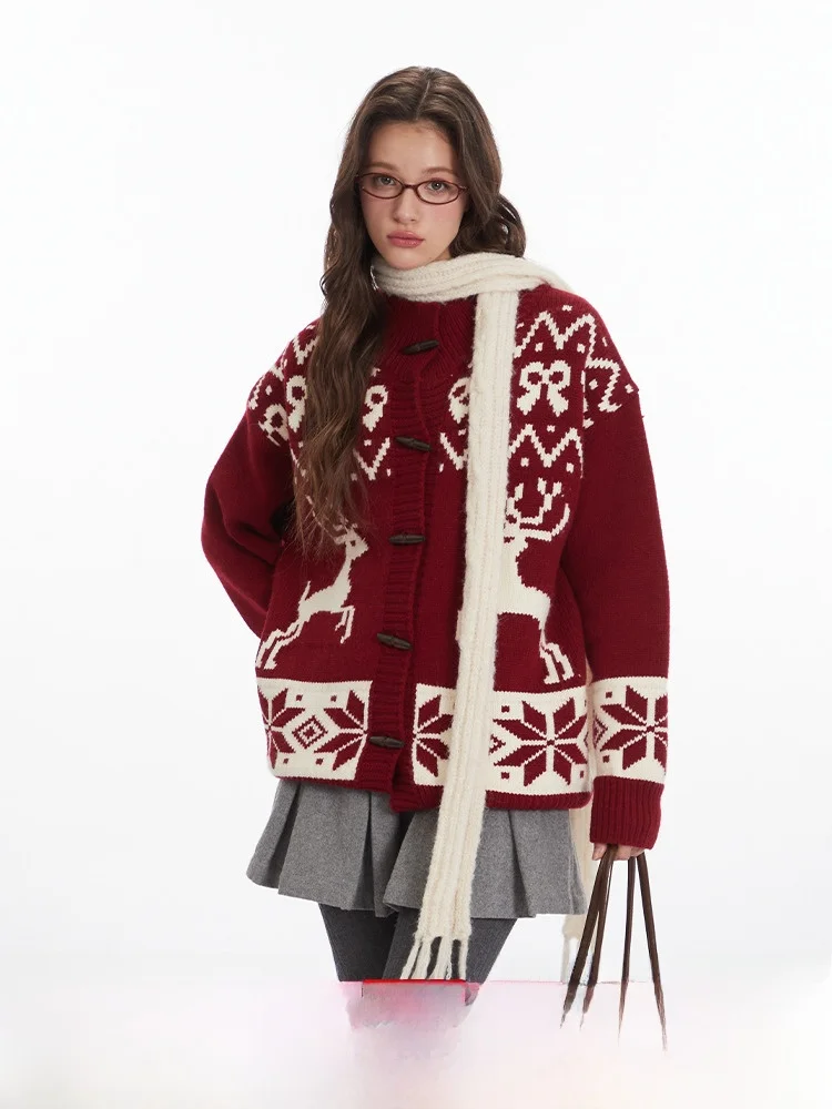 Женский красный свитер с рождественской атмосферой и оленем новинка 2024