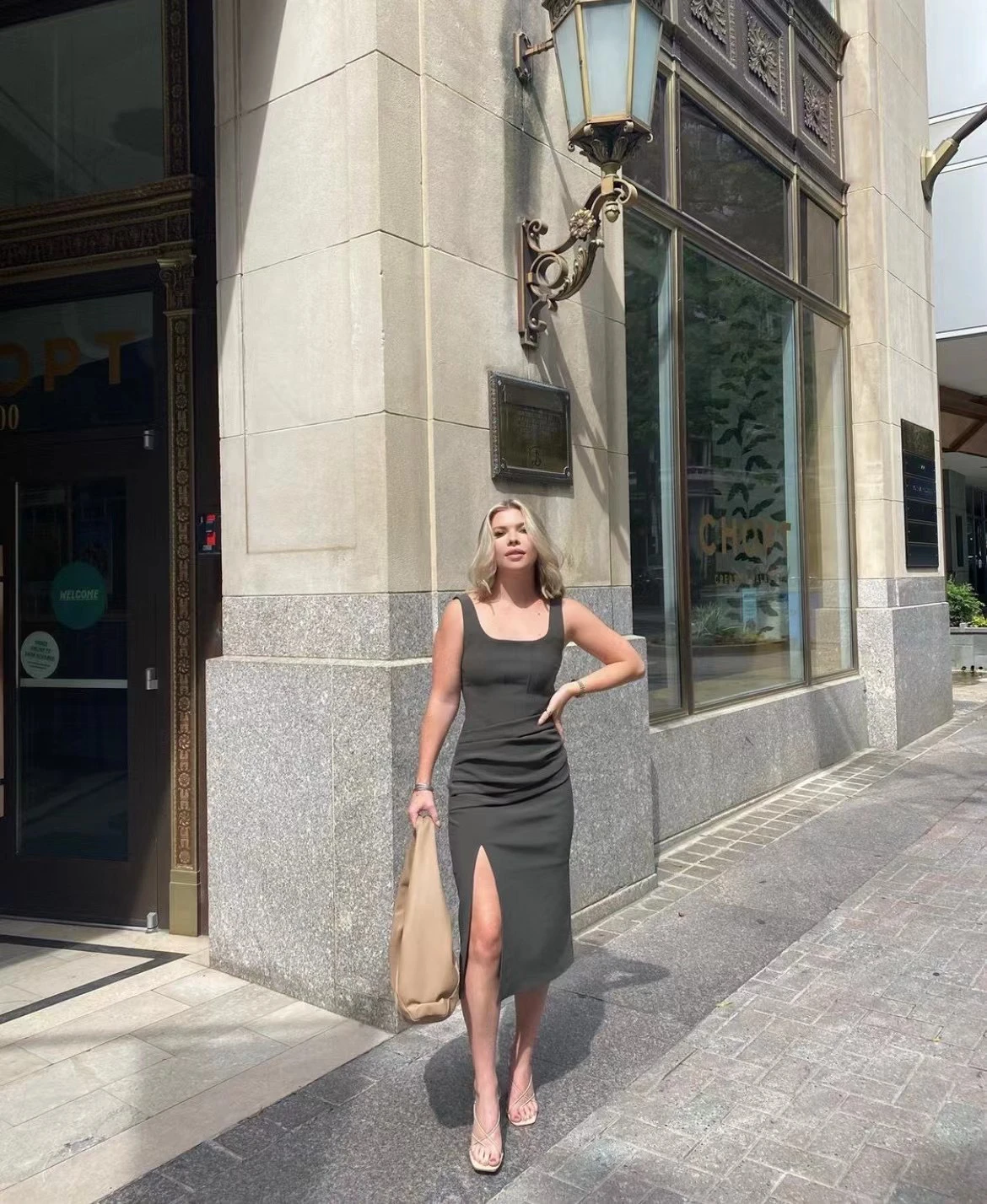 

Women Square Collar Sleeveless Fishbone Pleated Slit Bodycon Dress