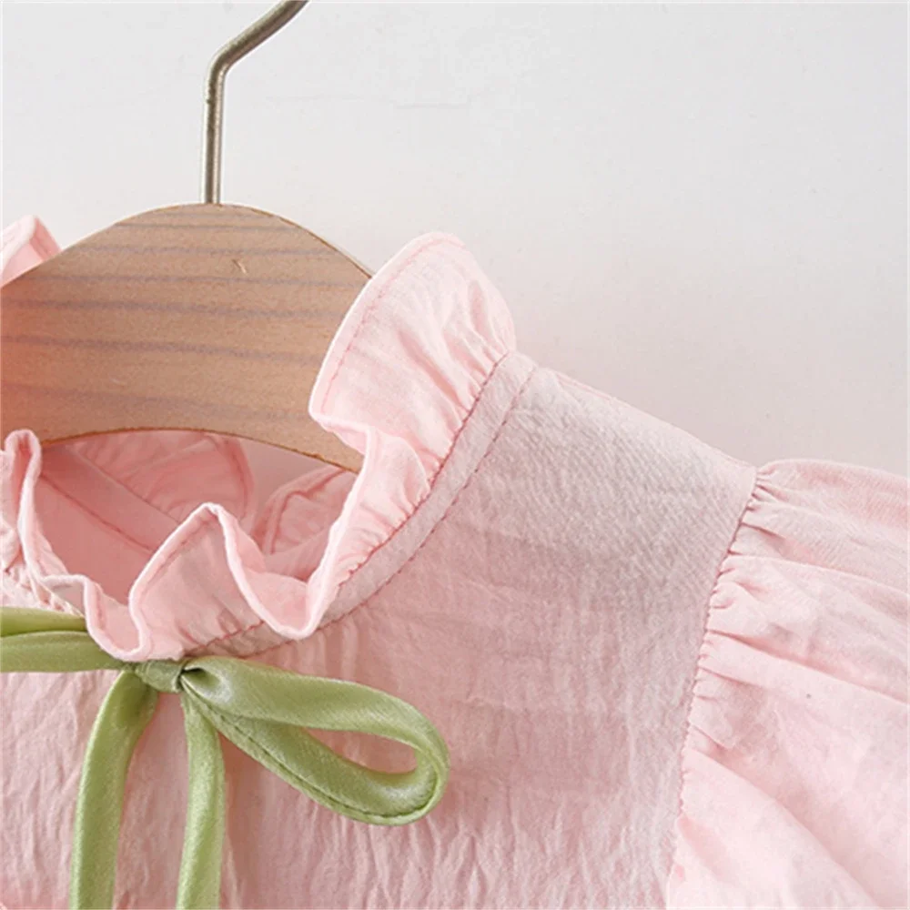 Летнее женское платье с бантом и цветочным рукавом