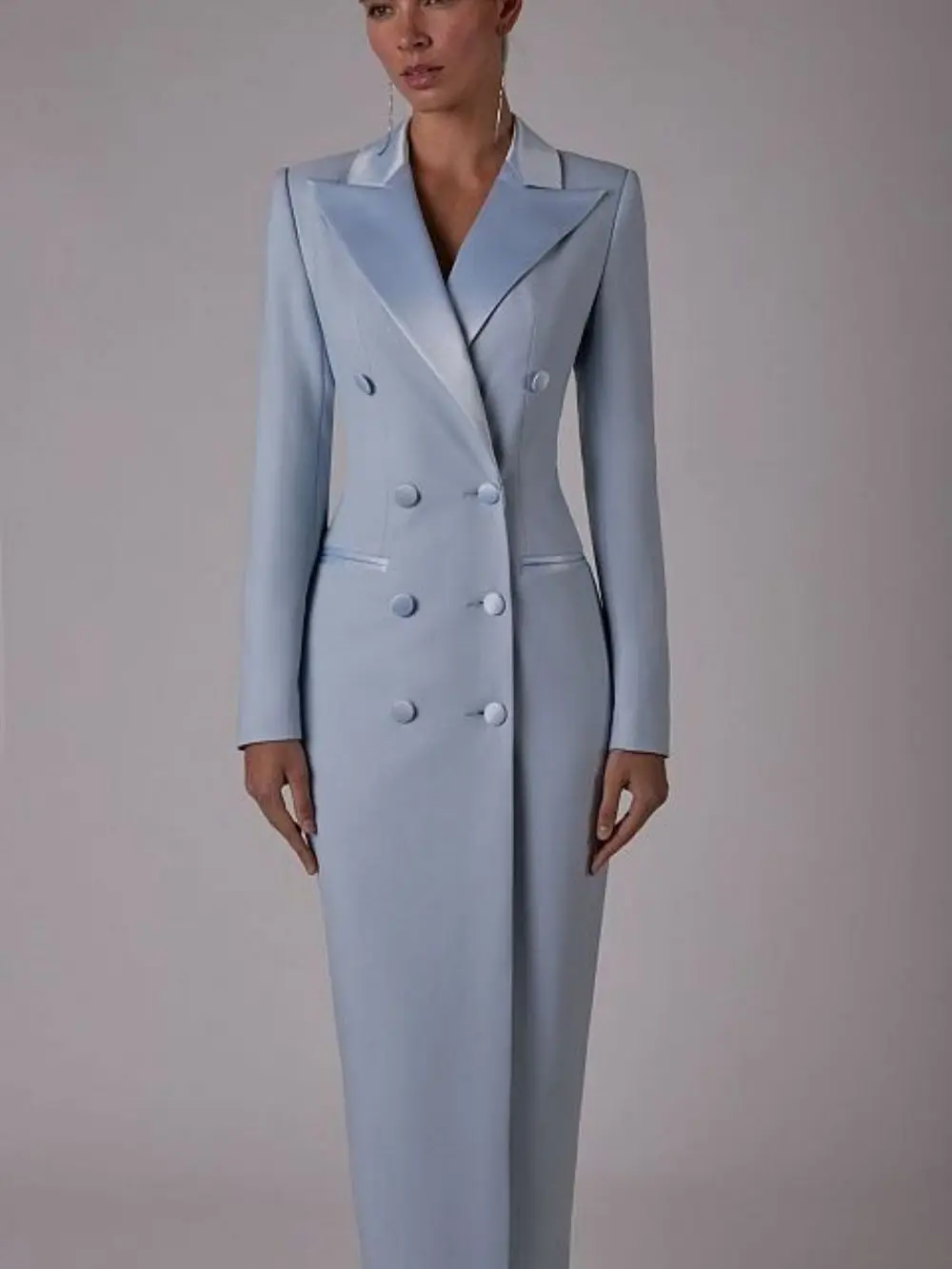 Рисунок 4 - Ярко-розовый осенне-зимний двубортный