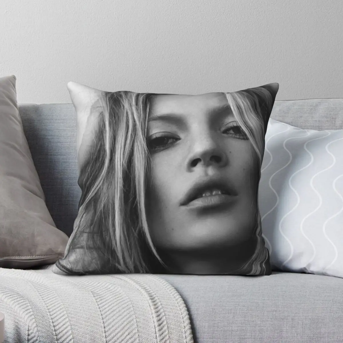 

Kate Moss Supermodel Beauty Portrait Pillowcase Polyester Linen Velvet Printed Zip Decorative Sofa Cushion Case