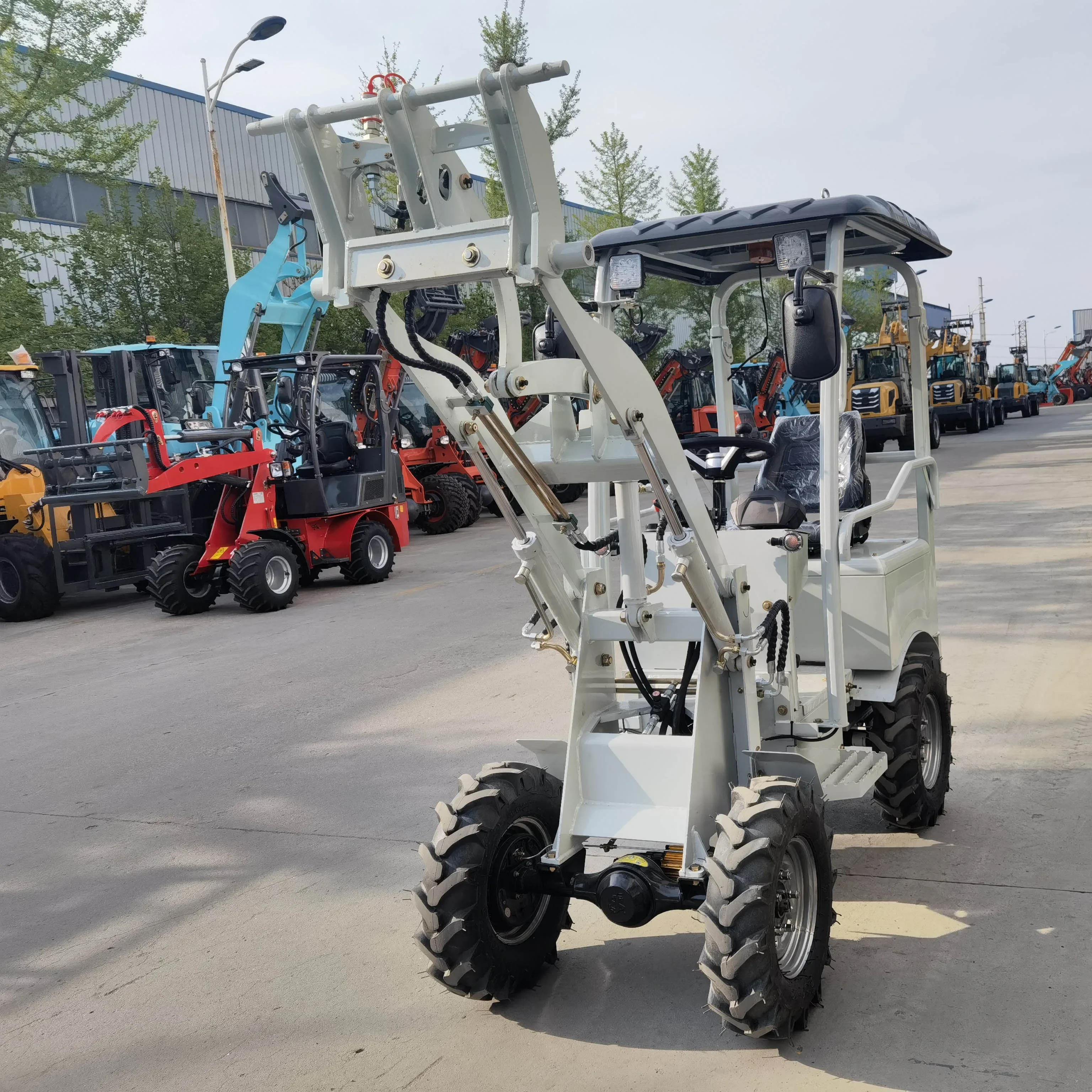 Экскаватор-погрузчик Mini Skid Steer 4x4 б/у 400 кг небольшой фронтальный погрузчик