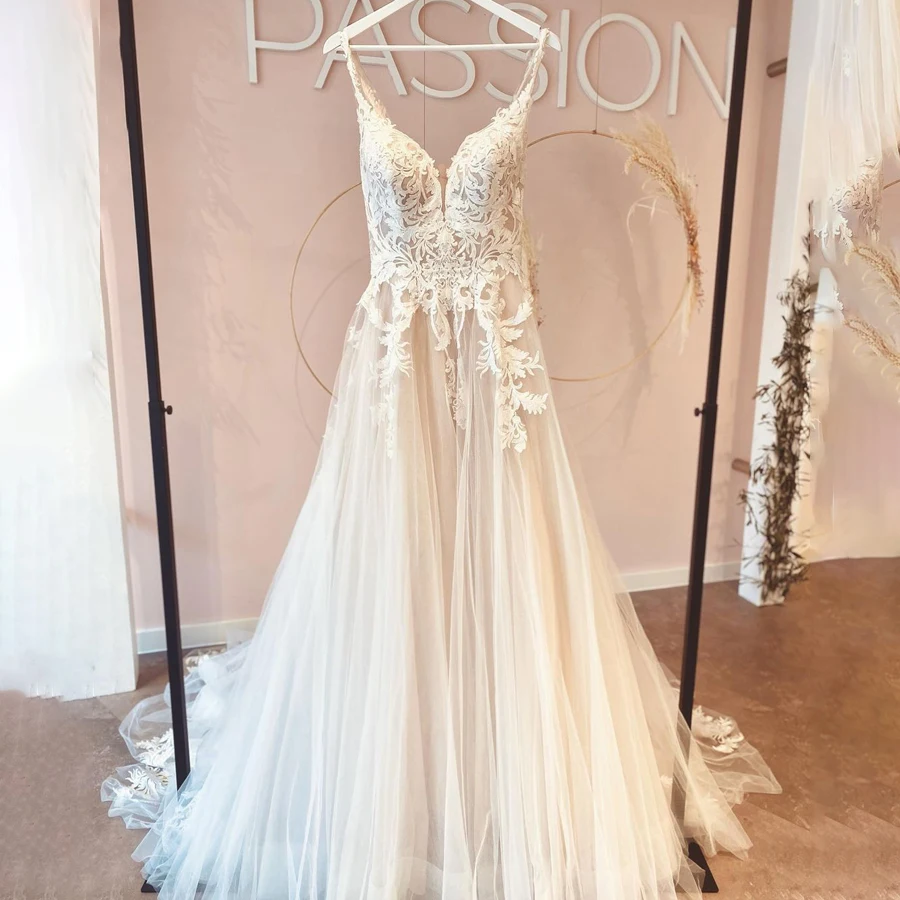 

Spaghetti Straps Exqusite Lace Applique Nude A-line Wedding Dress Court Train Sexy Boho Plus Size Bridal Gowns