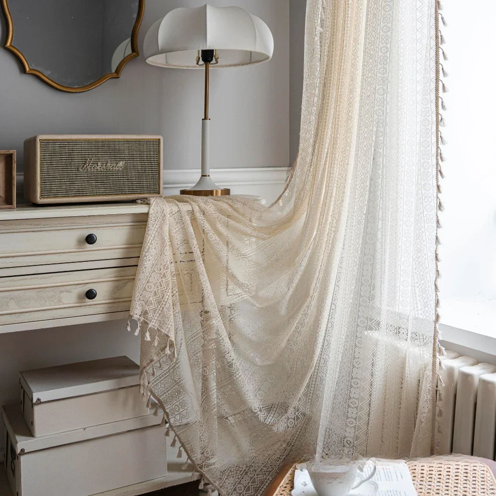 Элегантные полупрозрачные шторы в стиле бохо с геометрическим узором и вязанной