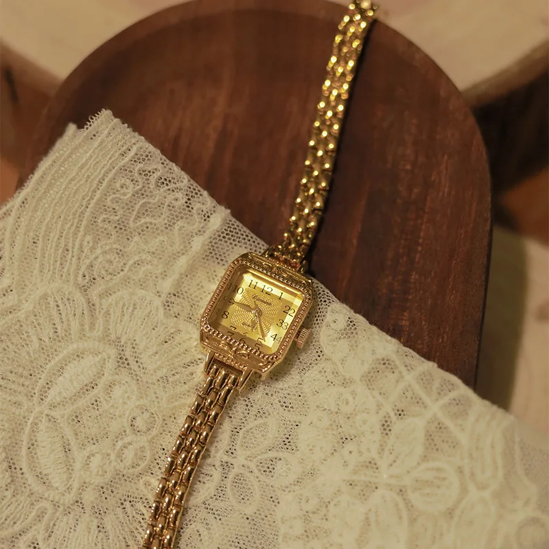 Rome Vintage Women's Small Gold Watch Light Luxury Fashion Niche Women's Watch Casual Elegant High Quality Emerald Wristwatch