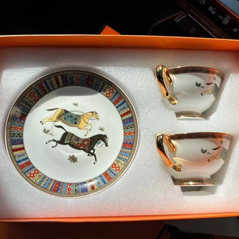 

2pcs Horse pattern ceramic coffee cup set European small luxury afternoon tea set exquisite coffee cup and saucer set