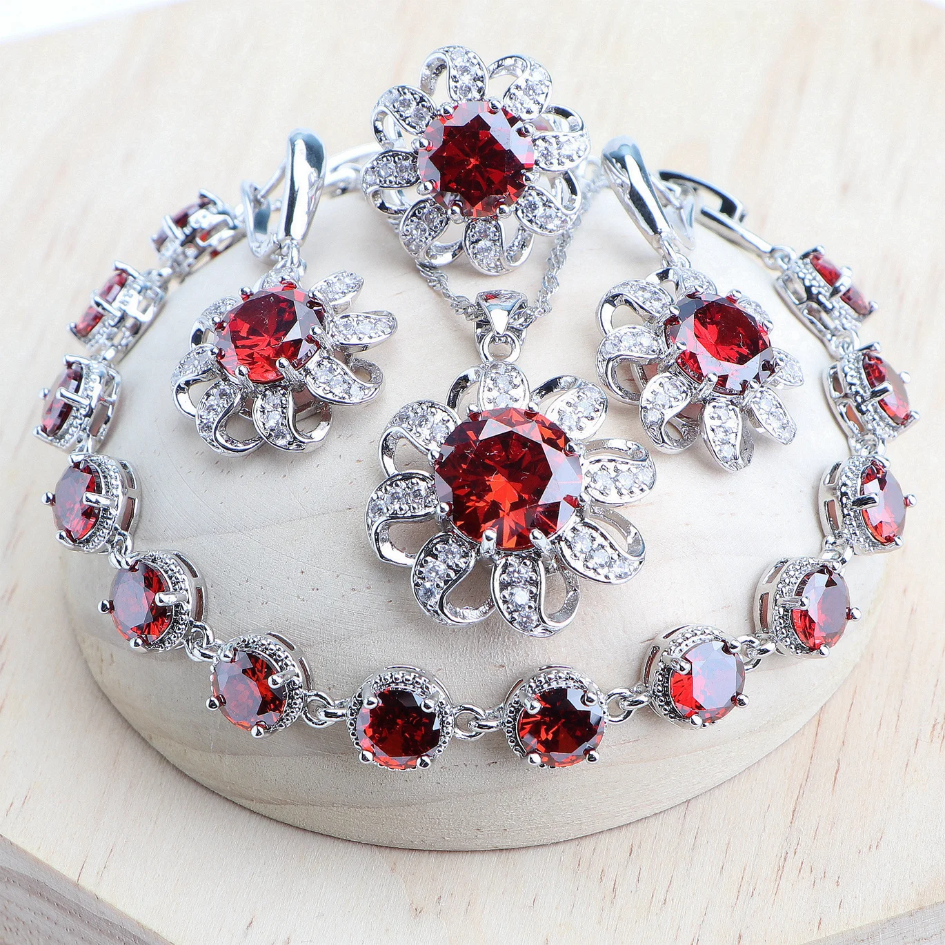 

Комплект из колье, серёг, кольца и браслета, из серебра 925 пробы