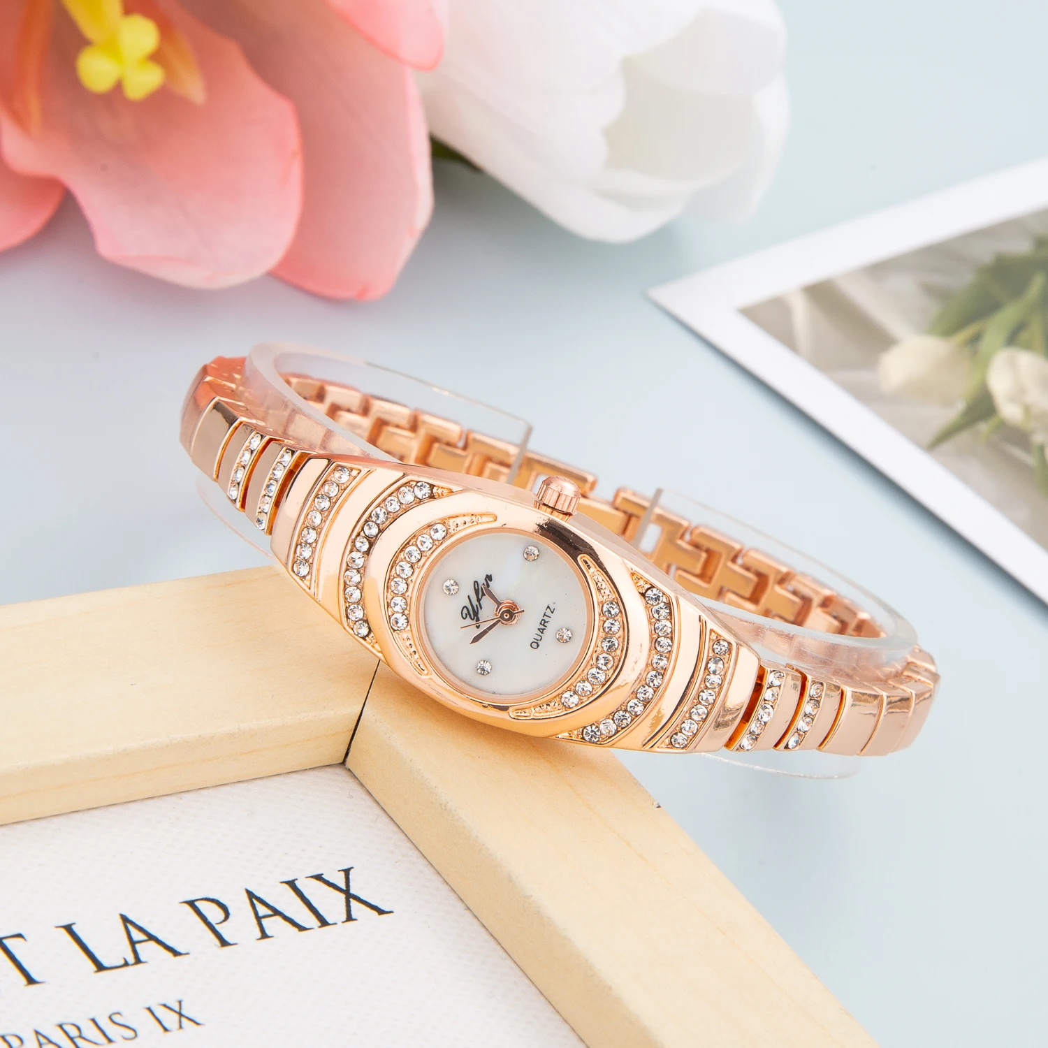 Women Bracelet Watch Golden Small Dial Quartz leisure Watch Popular Wristwatch Hour female ladies elegant watches Free Shiping