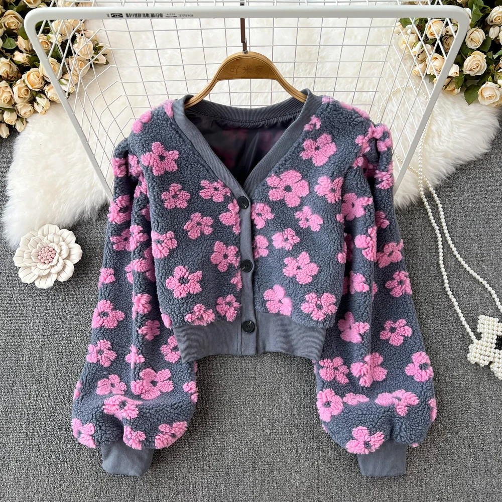 

2022 Autumn/winter Korean Version Retro Temperament V-neck Three-dimensional Flower Loose Sweater Coat Female Foreign Style Shor