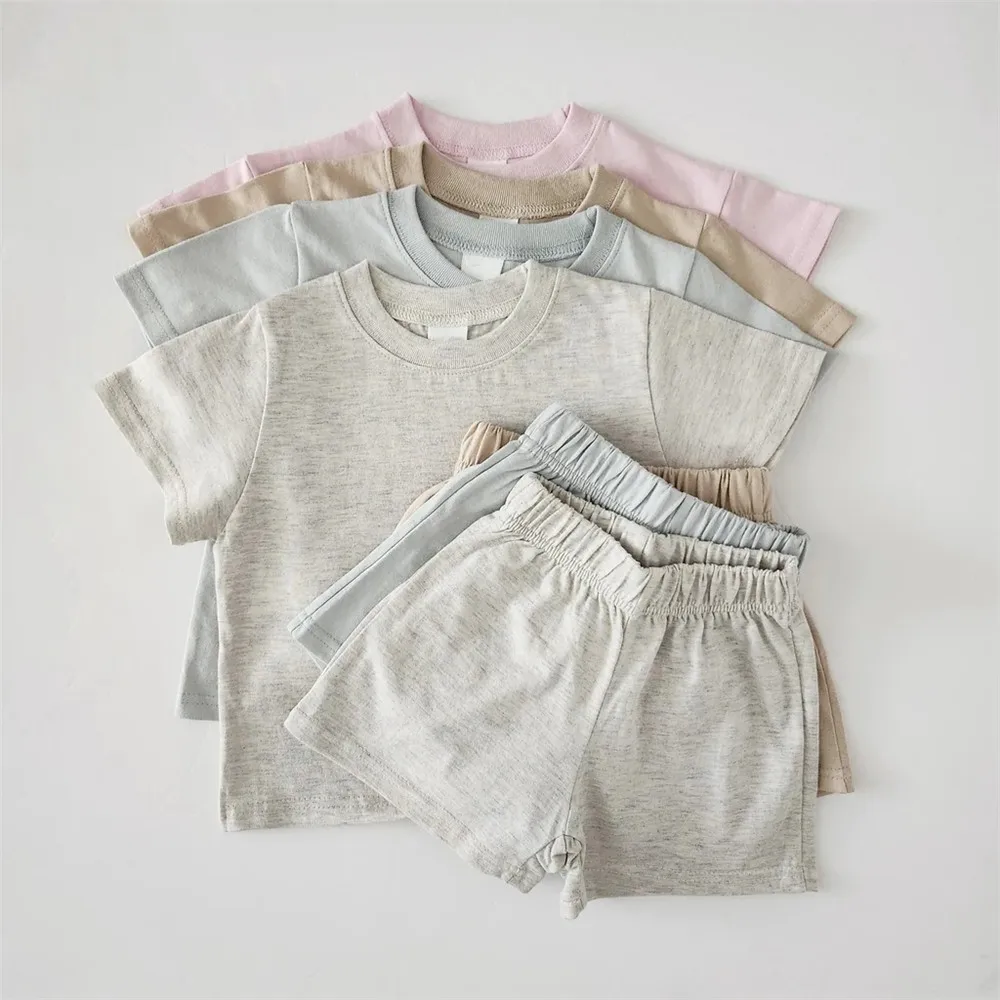 

Комплект летней детской одежды, однотонная простая футболка с коротким рукавом и шорты для маленьких мальчиков и девочек, костюм из 2 предметов, повседневный комплект детской одежды