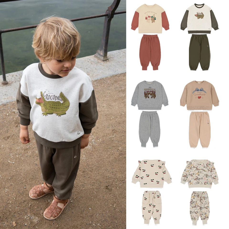 Детский трикотажный комплект из Свитера и брюк с принтом