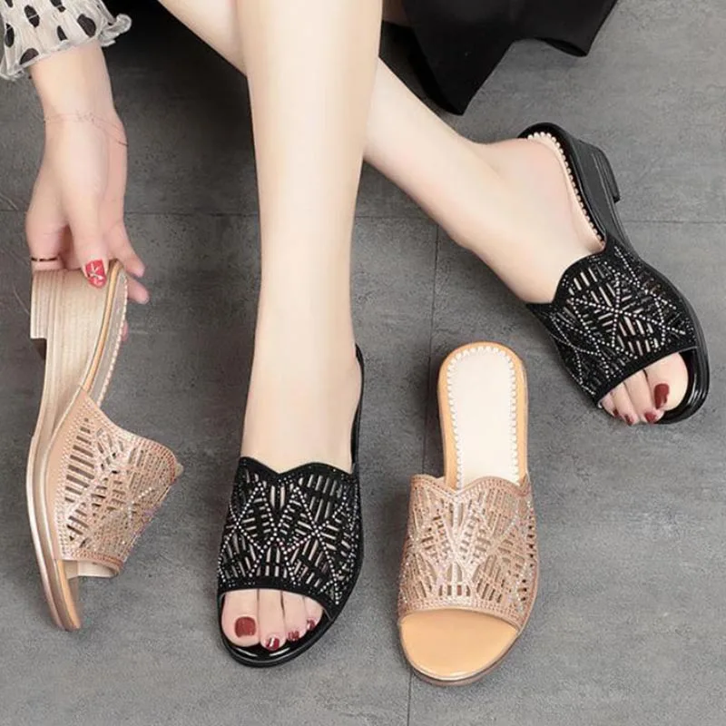 

Real Soft Leather Sandals Women's 2022 Summer New Wear Flat Bottomed Versatile Slope Heel Middle-Aged Women's Slippers