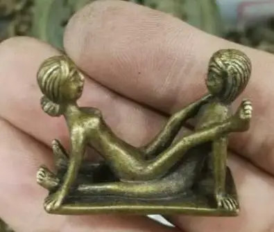 

Exquisite Chinese Old hand-carved boys and girls Make love Bronze statue RN