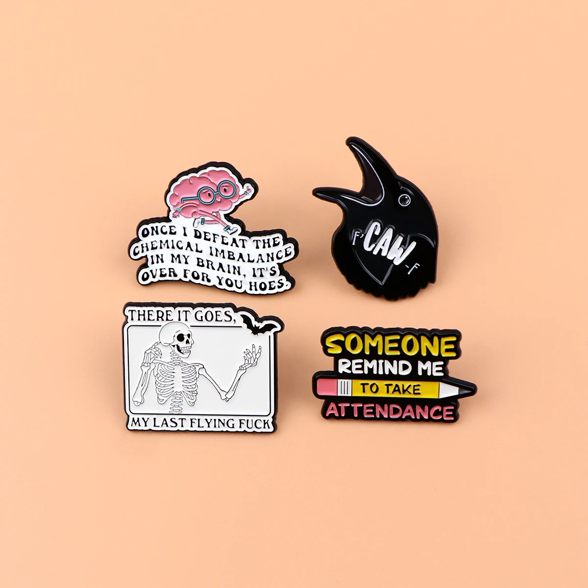 Эмалированные булавки с цитатами в ассортименте