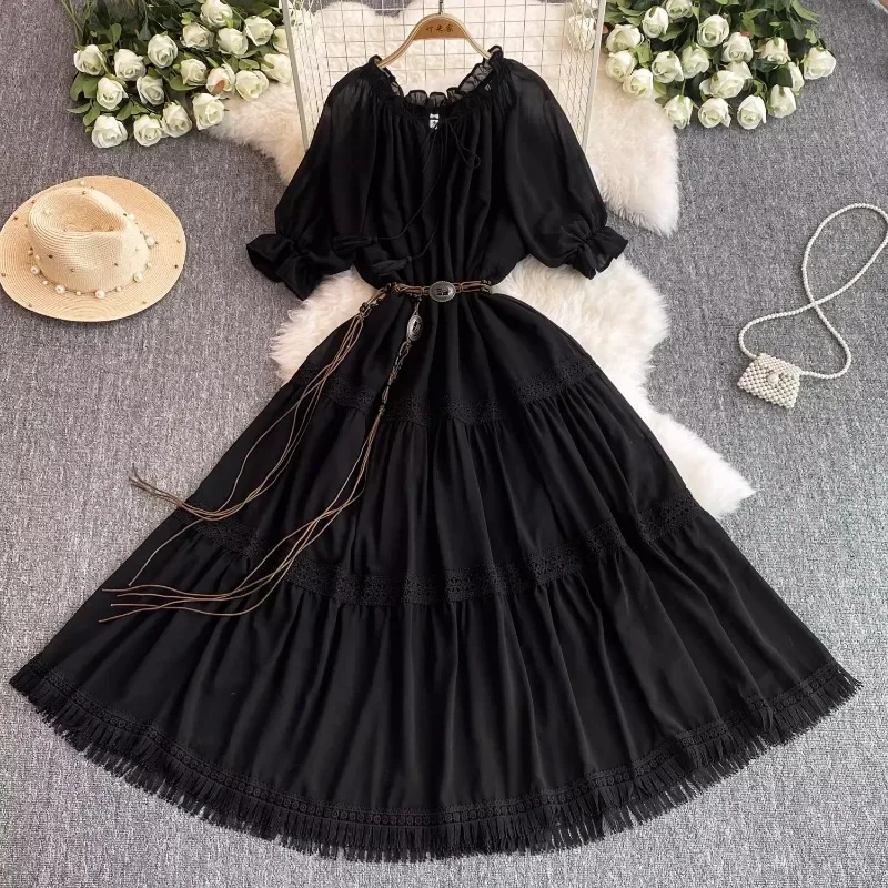 Платье-трапеция с коротким рукавом поясом на завязках