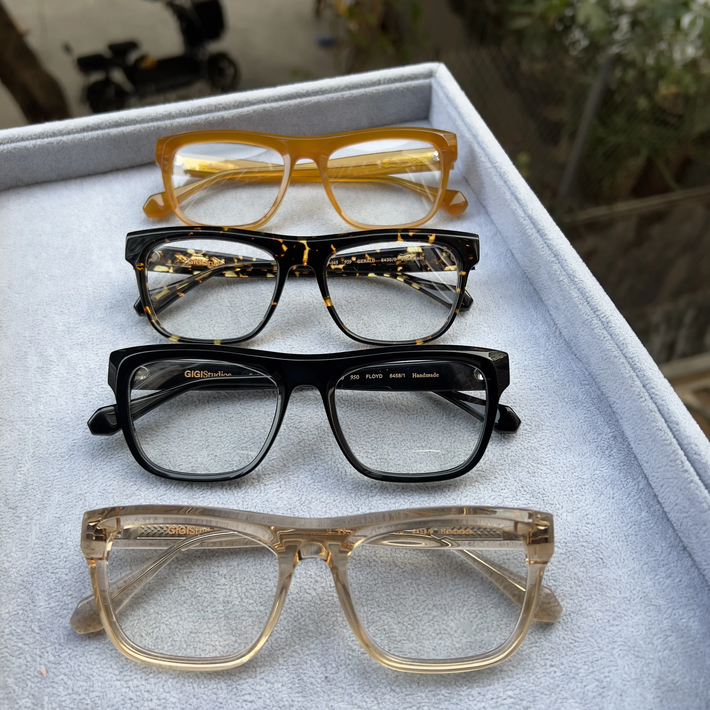 

Fashionable Acetate Fiber Eyeglass Frames Designed By Spanish Designers for Men and Women with Customizable Prescription Lenses