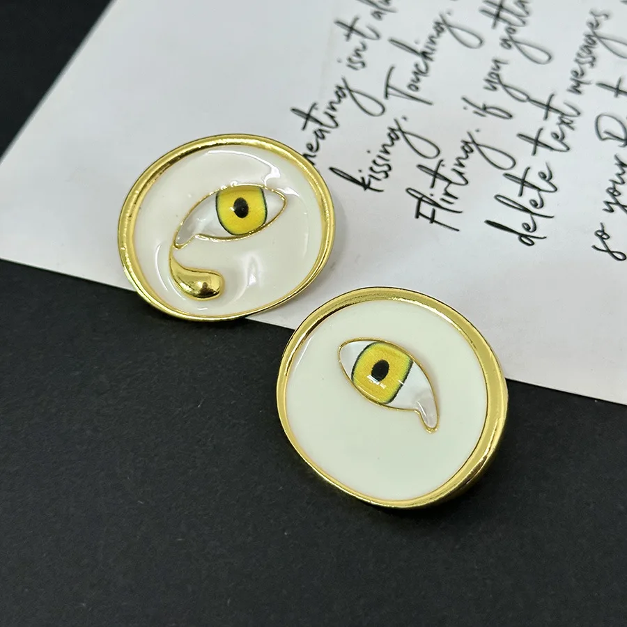 Асимметричные серьги-подвески с дьявольскими следами