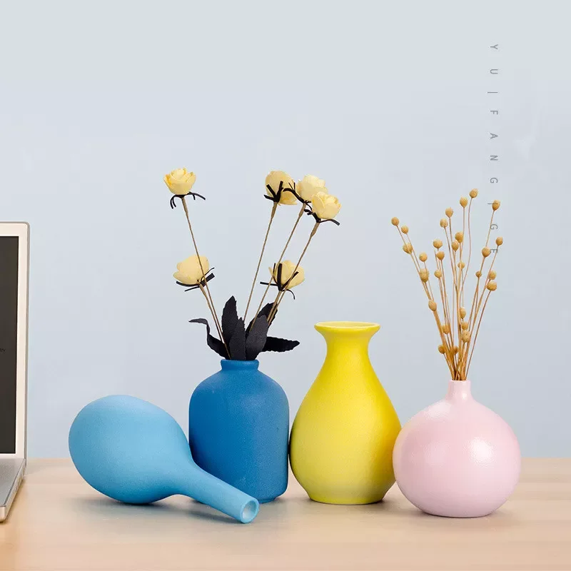 

1pc Ceramic Small Vase Creative Handicraft Flower Arrangement Container Aromatherapy Bottle Flower Vase