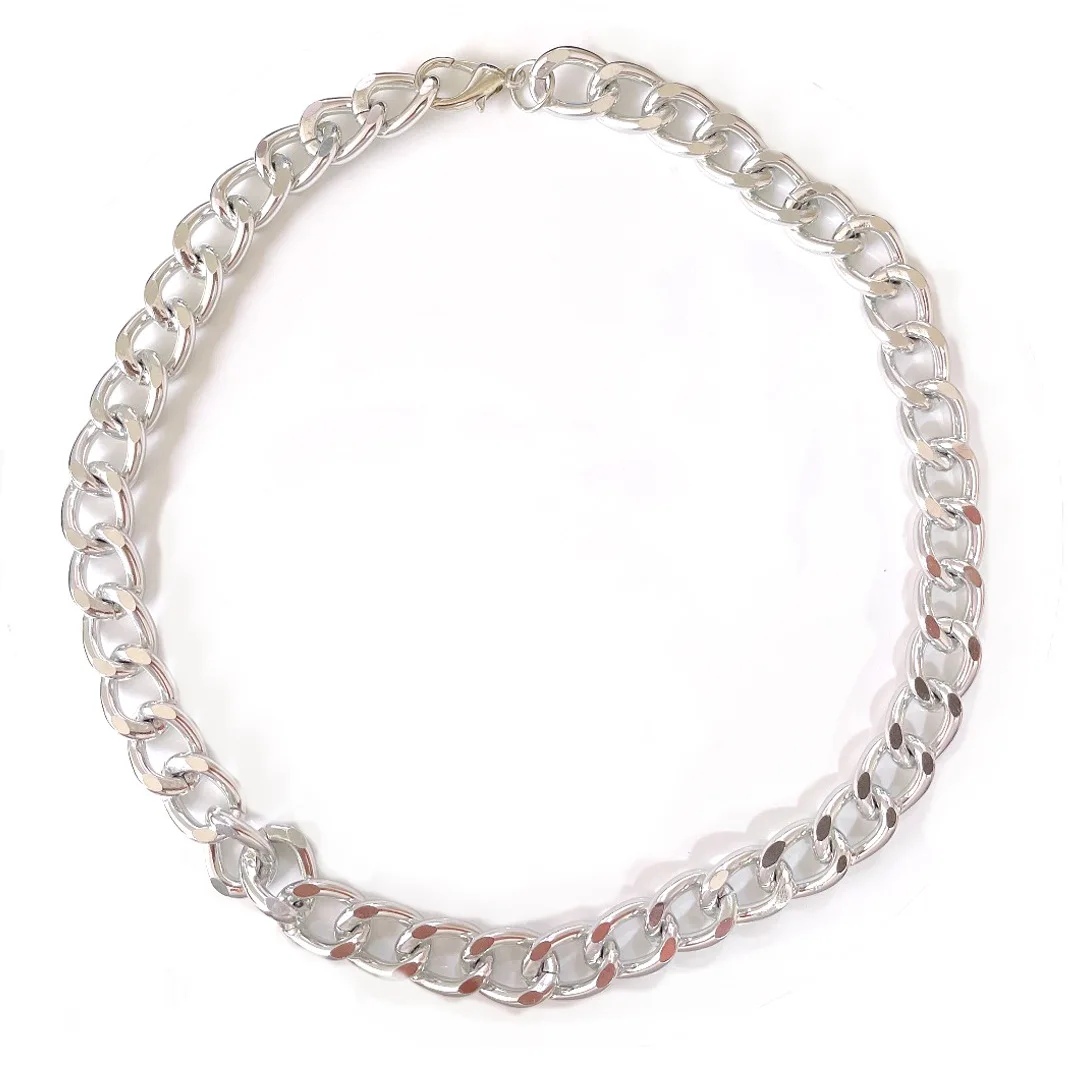 Цепочка из искусственной кожи для свитера