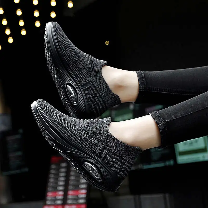 

Black Running Shoes Snackers Girls Sports Shoes Shockproof White Women's Sneakers Snicker Women Platform Sport Shoes New Tennis