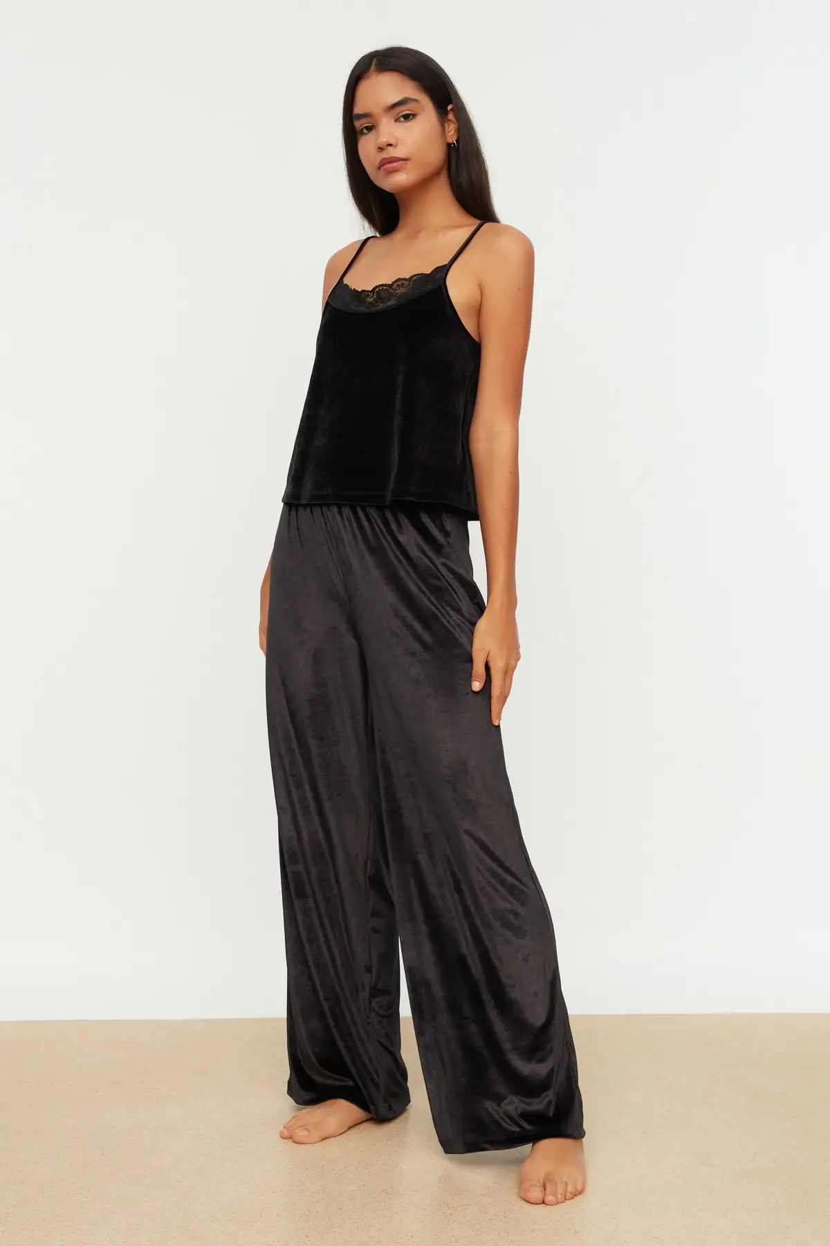 

Lace detailed velvet pajama set THMAW22PT1176