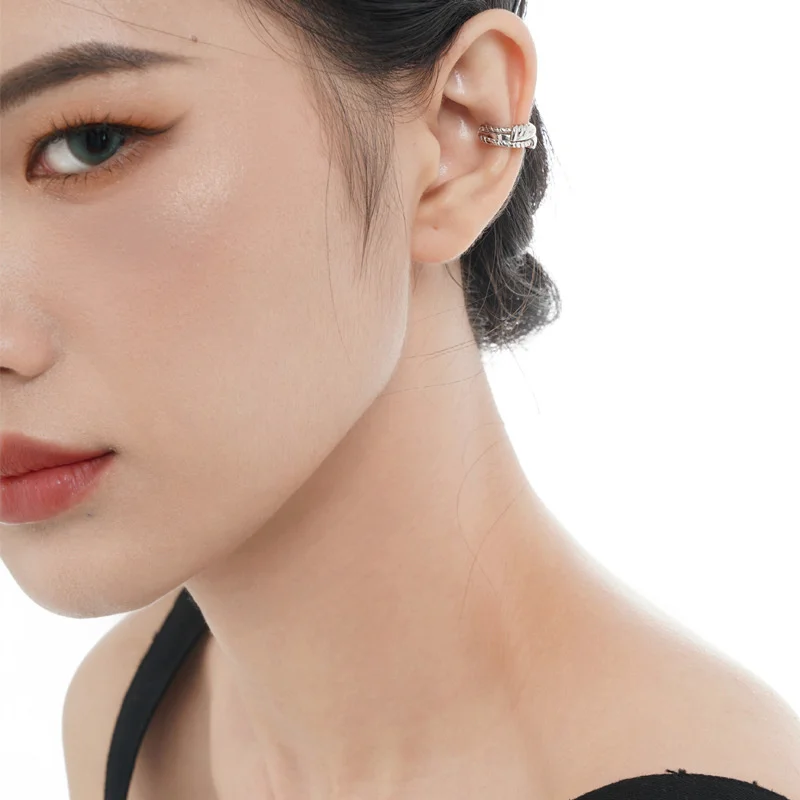 Женское кольцо из серебра 925 пробы с узлом