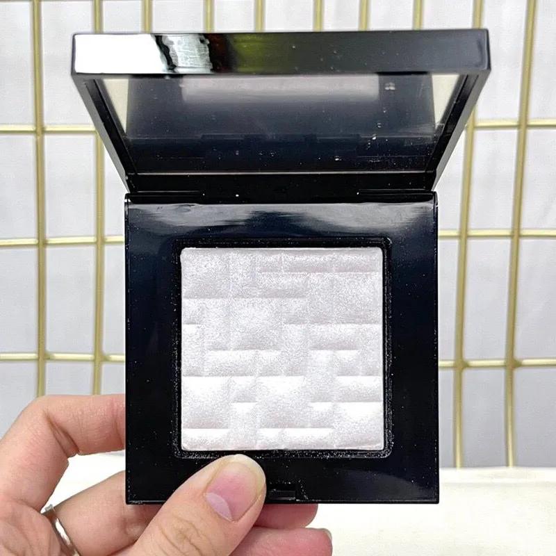 

Face Makeup Highlighting Powder Poudre Touche Eclat Brighten Trimming Contour Powder Face Powder