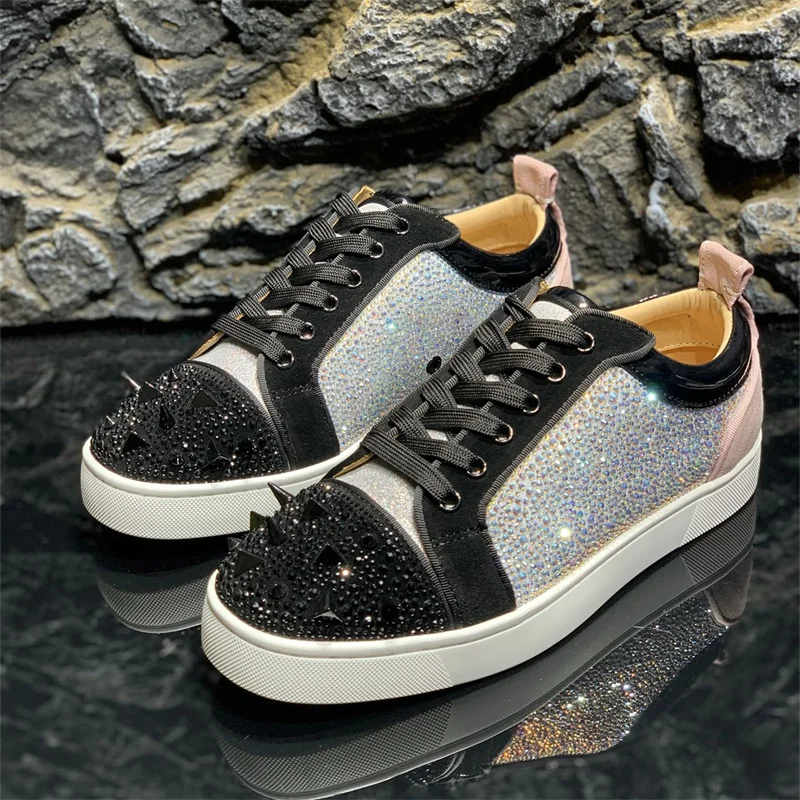 

Кроссовки мужские/женские с серебристыми стразами, низкая подошва, повседневные лоферы, с заклепками, с кристаллами, красные, черные