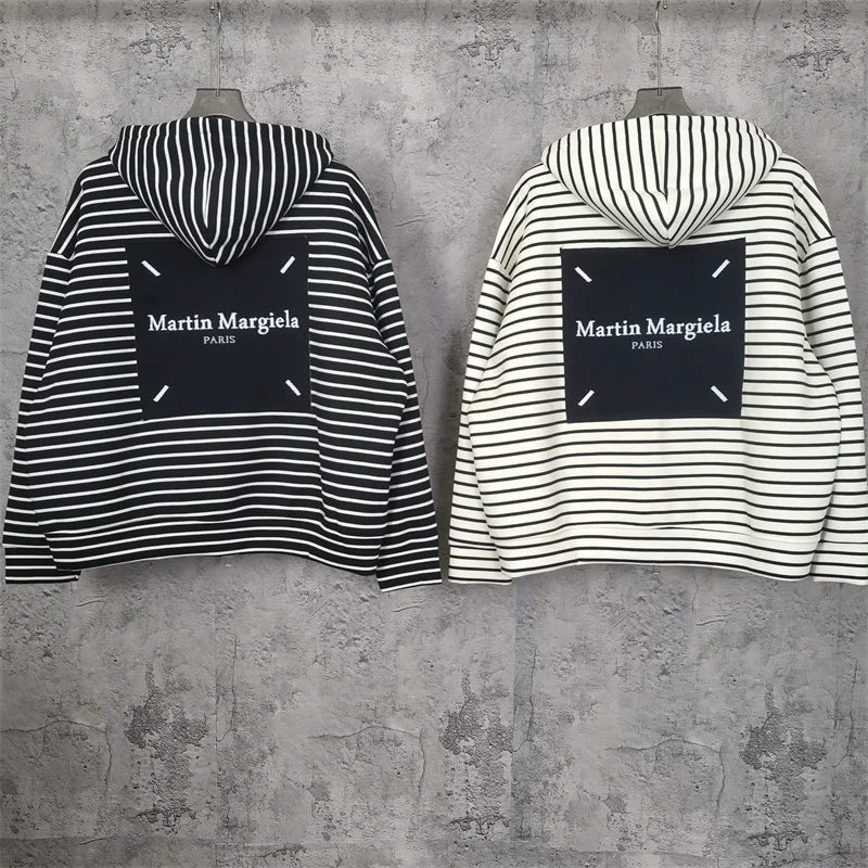 

Толстовка с капюшоном для спортзала, верхняя одежда MM6, жаккардовая полосатая куртка на молнии с вышивкой на спине с буквами и микро-логотипом, 1:1