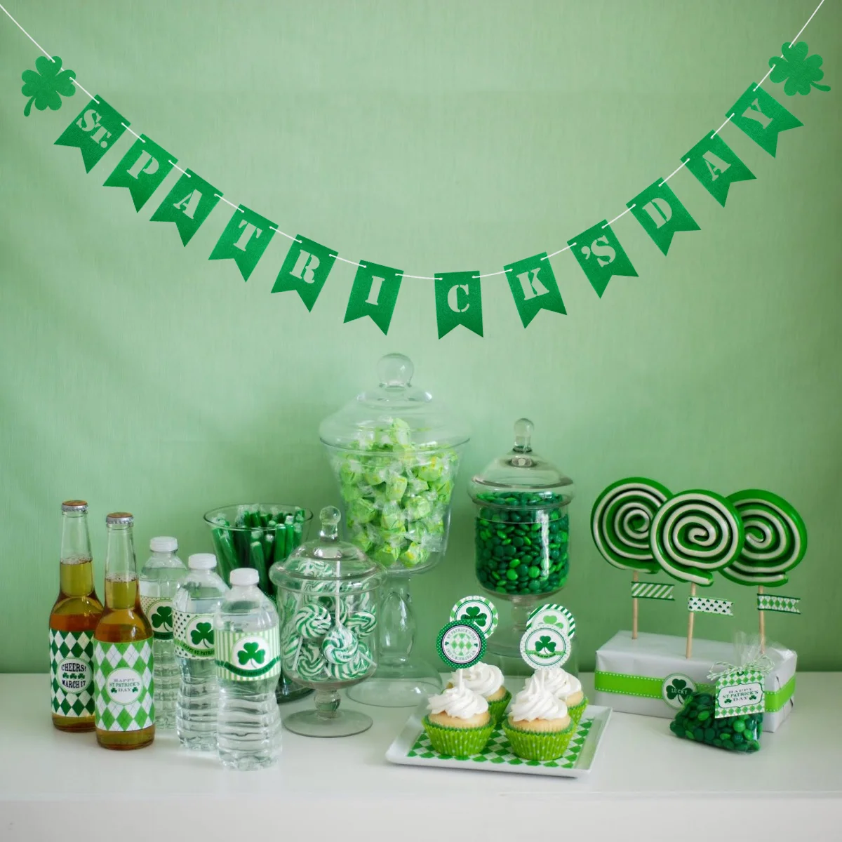 

2 Meters ST. PATRICK'S DAY Shamrock Banners Bunting Garland Flags For St. Patrick's Day St Paddy's Decor