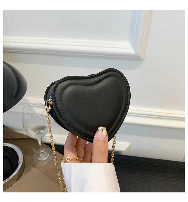 Классические сумки через плечо с сердечками для женщин и девушек косметичка на