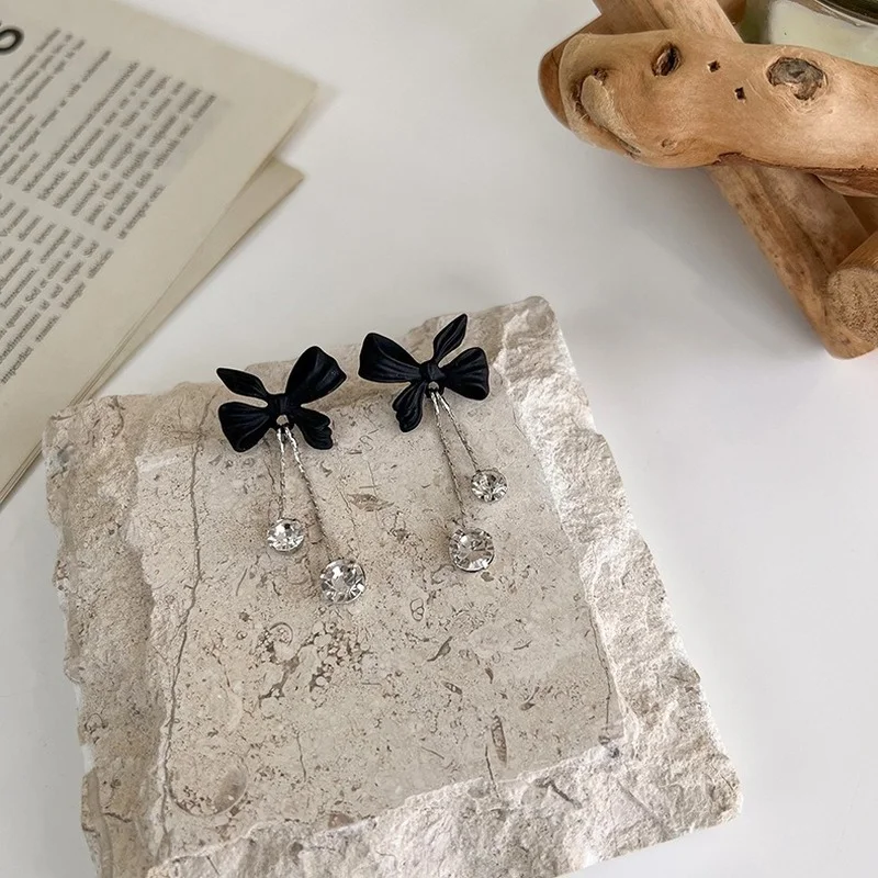 

Minar Korean Style Spray Black Bowknot Dangle Drop Earring for Women Sparkly Rhinestone Long Tassel Earring Wedding Jewelry 2021