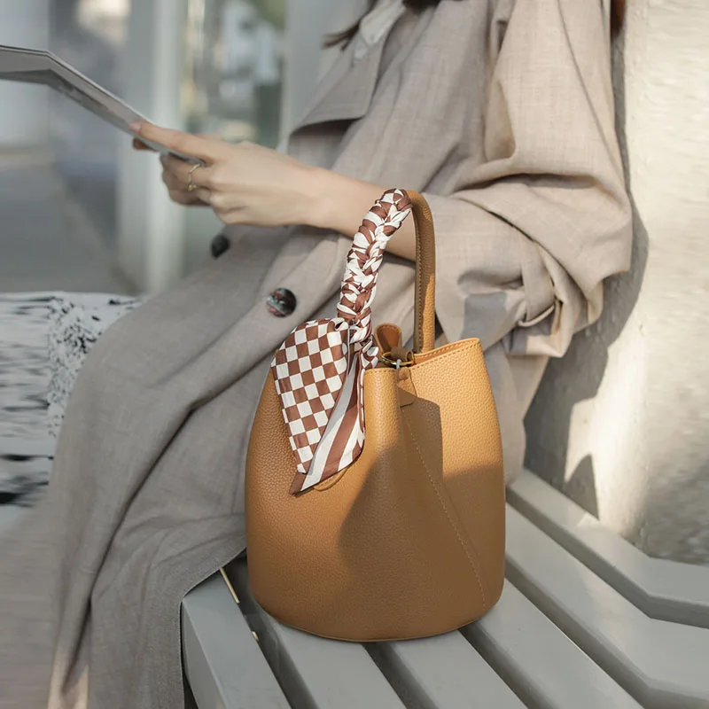 

Women's Leather High-Grade Bucket Bag 2022 New Elegant Vegetable Basket Bag Fashionable Portable Messenger Bag for Women