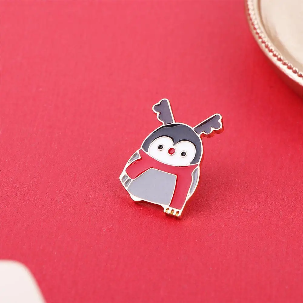 

Alloy Dripping Oil Female Creative Christmas Penguin Brooches Women Clavicle Chain Korean Style Badge Lovers Fashion Jewelry